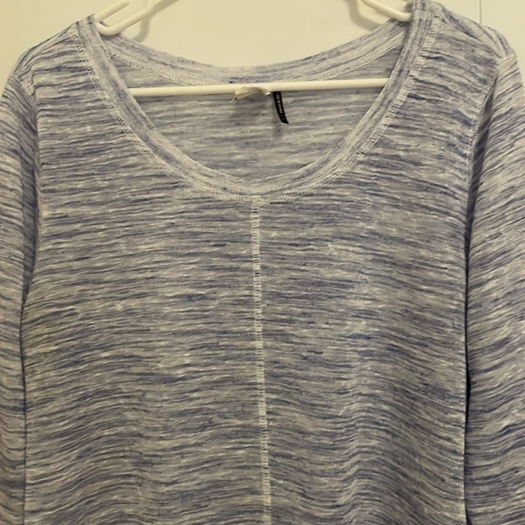 Akemi + Kin (Anthro) Ezri Asymmetrical Space Dye Lightweight Tunic Top - Picture 4 of 8